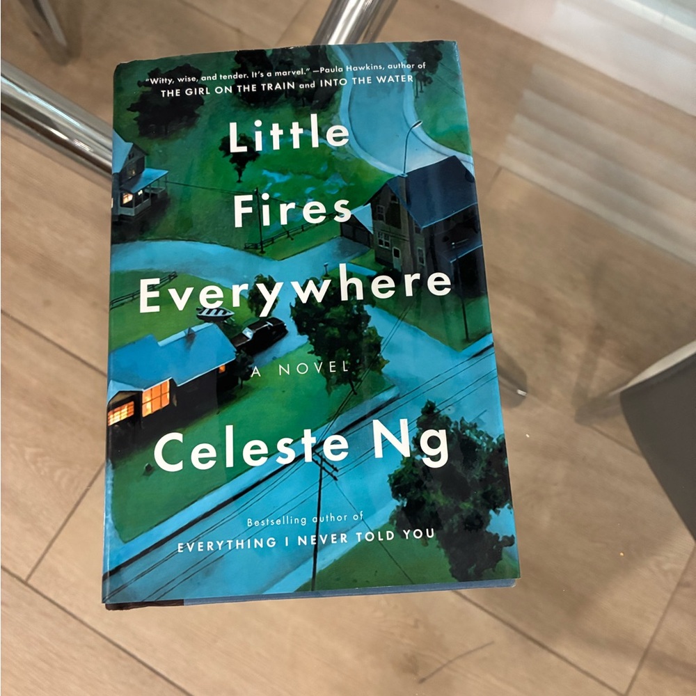 Little Fires Everywhere by Celeste Ng fiction book - Blue hard Cover like new
